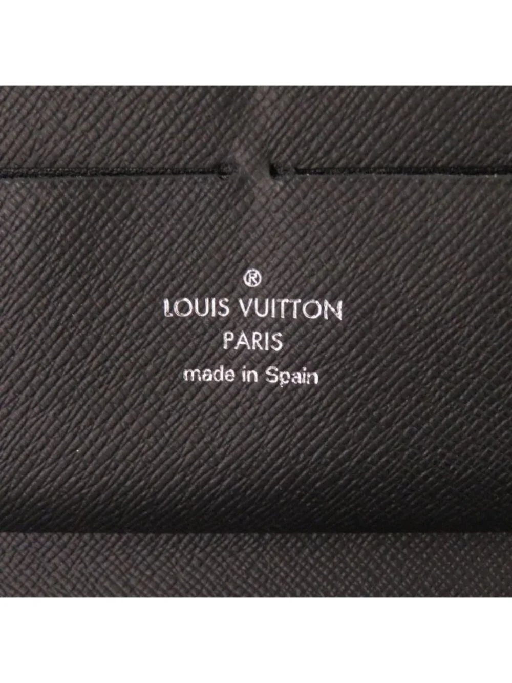 Louis Vuitton Zippy Organizer NM Taiga Zip Around Black Wallet
